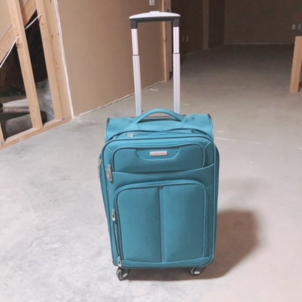 Suitcase Luggage (Approx. 27'' x 15'')